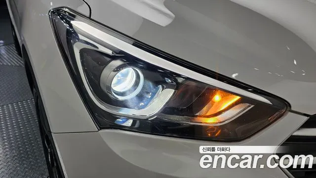 Hyundai Santafe 2016 thumb 4
