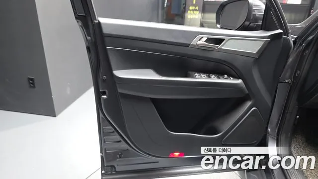 KGM Rexton 2018 thumb 7