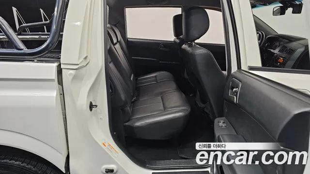 KGM Korando 2015 thumb 9