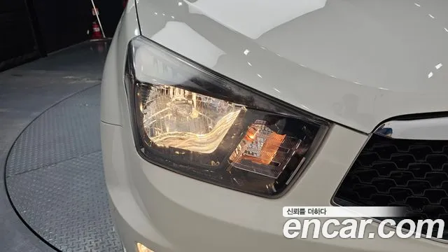 KGM Korando 2015 thumb 12