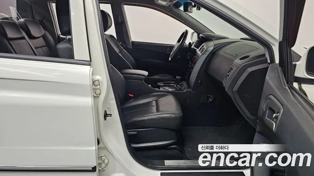 KGM Korando 2015 thumb 11