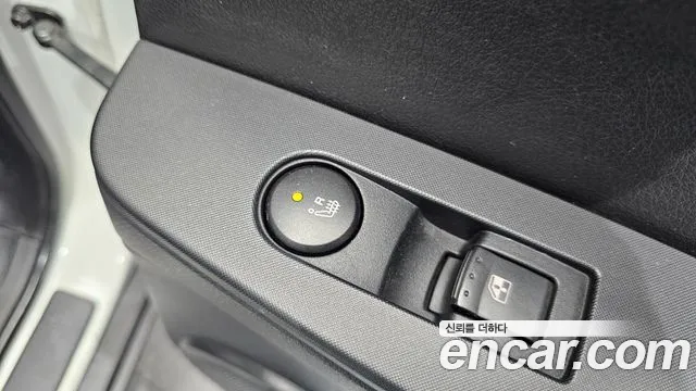 KGM Korando 2015 thumb 10