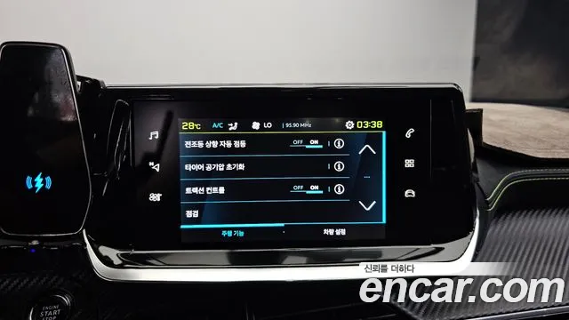 Peugeot e-208 2020 thumb 8