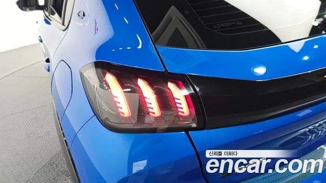 Peugeot e-208 2020 thumb 10