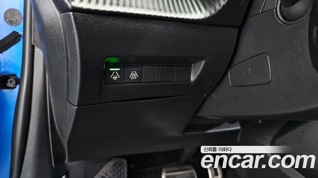 Peugeot e-208 2020 thumb 6