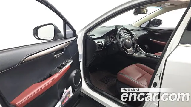 Lexus NX 2016 thumb 12