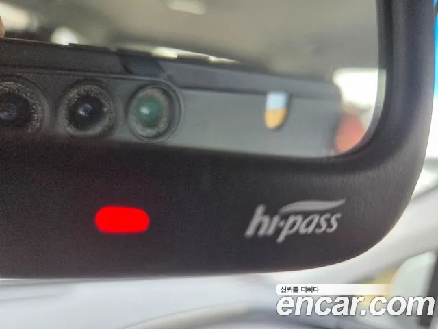 Hyundai Santa Fe 2018 thumb 3