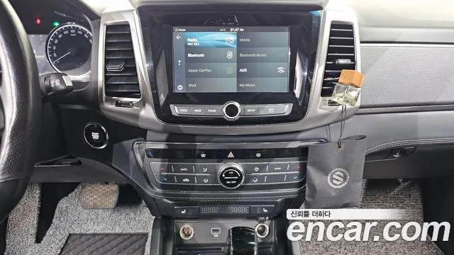 KGM Rexton 2018 thumb 10