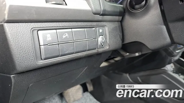 KGM Rexton 2018 thumb 4
