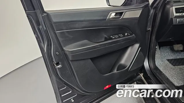 KGM Rexton 2018 thumb 3