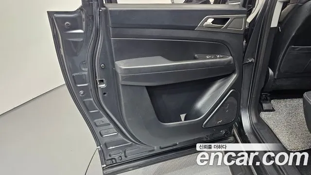 KGM Rexton 2018 thumb 12