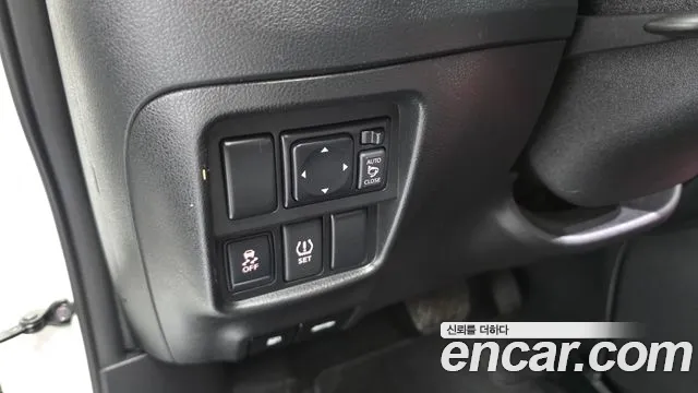Nissan Juke 2017 thumb 10