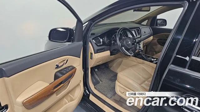 Kia Carnival 2016 thumb 2