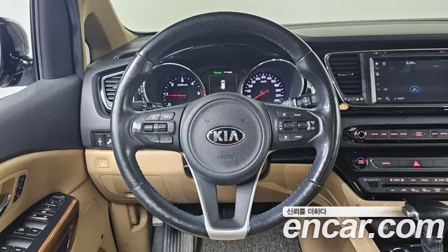 Kia Carnival 2016 thumb 11