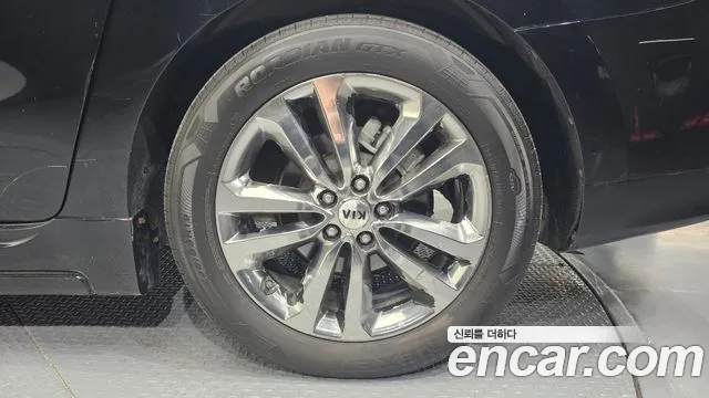 Kia Carnival 2016 thumb 12