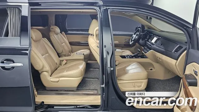 Kia Carnival 2016 thumb 3
