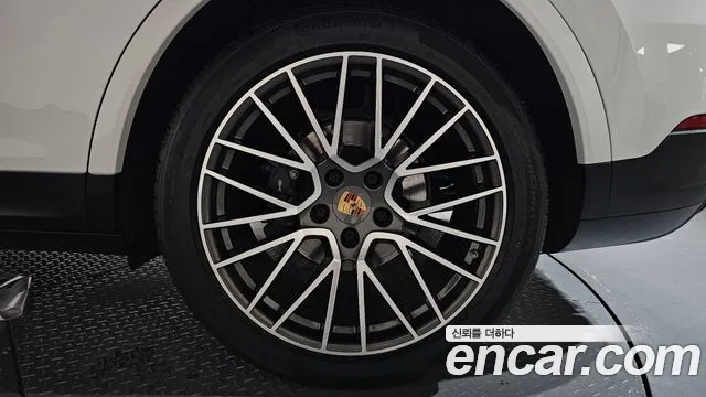 Porsche Cayenne 2022 thumb 2