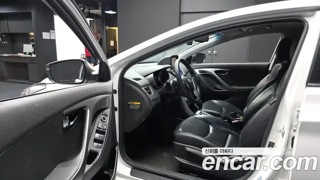 Hyundai Avante 2011 thumb 3