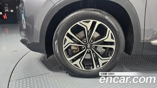 Hyundai Santa Fe 2018 thumb 3