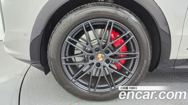Porsche Cayenne 2025 thumb 4