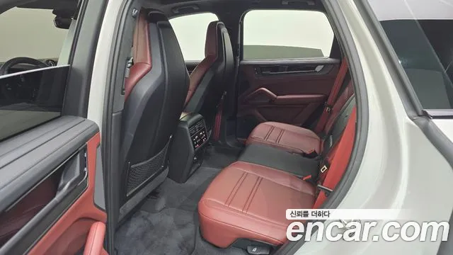 Porsche Cayenne 2025 thumb 8