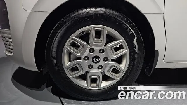 Hyundai Staria 2024 thumb 10