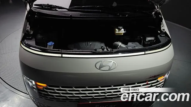 Hyundai Staria 2024 thumb 2