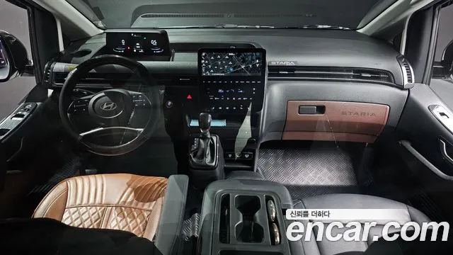 Hyundai Staria 2024 thumb 11