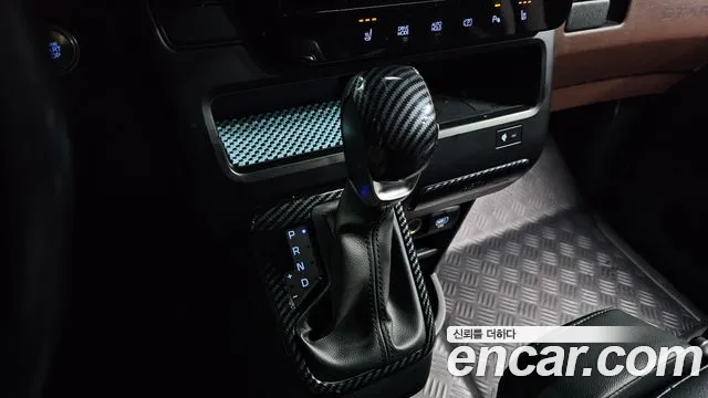 Hyundai Staria 2024 thumb 3