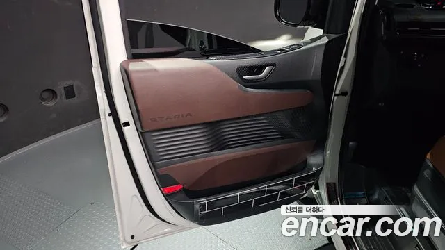 Hyundai Staria 2024 thumb 4