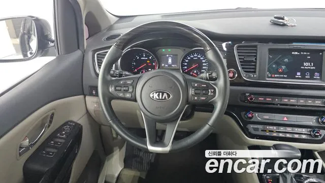 Kia Carnival 2020 thumb 5