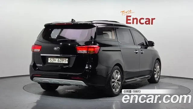 Kia Carnival 2017 thumb 2