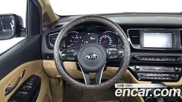 Kia Carnival 2017 thumb 7
