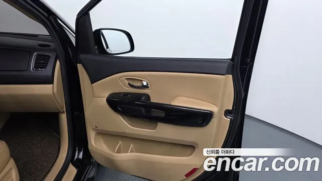 Kia Carnival 2017 thumb 11
