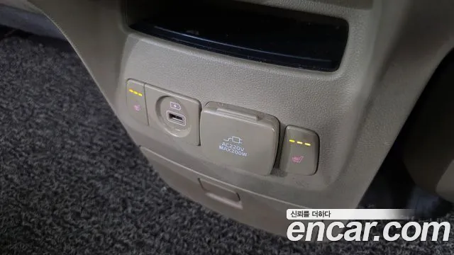 Kia Carnival 2017 thumb 9