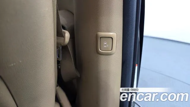 Kia Carnival 2017 thumb 12