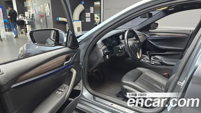 BMW 5 серии 2017 thumb 3