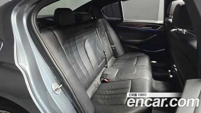 BMW 5 серии 2017 thumb 12
