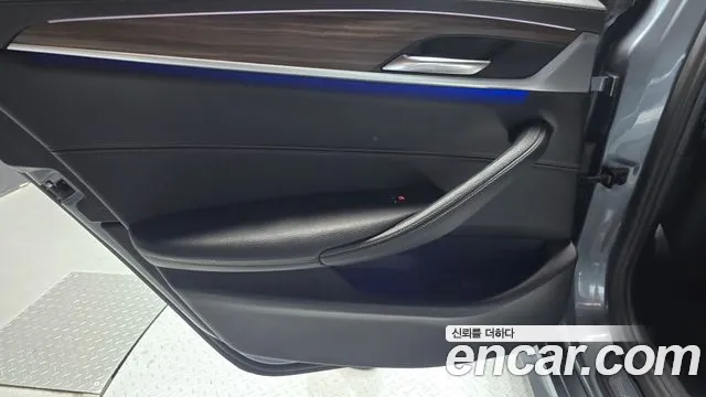 BMW 5 серии 2017 thumb 5