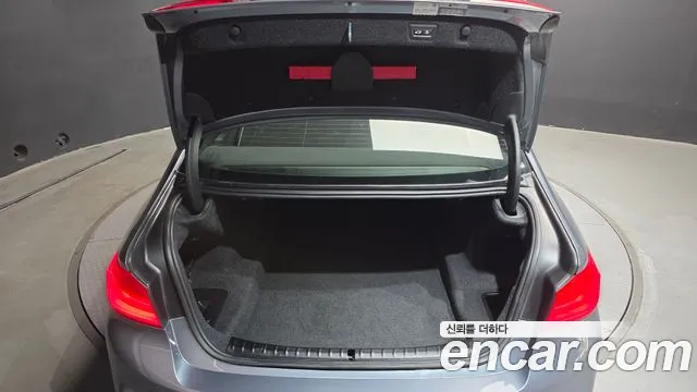 BMW 5 серии 2017 thumb 9