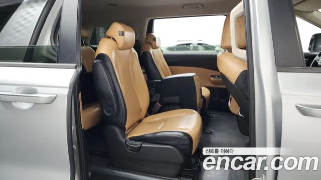 Kia Carnival 2021 thumb 12