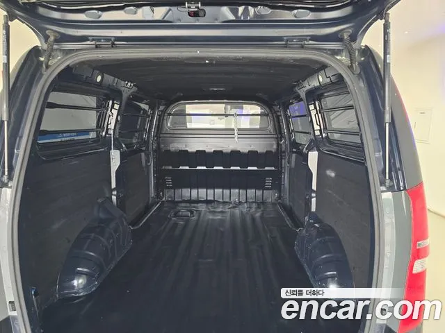 Hyundai Staria 2019 thumb 4