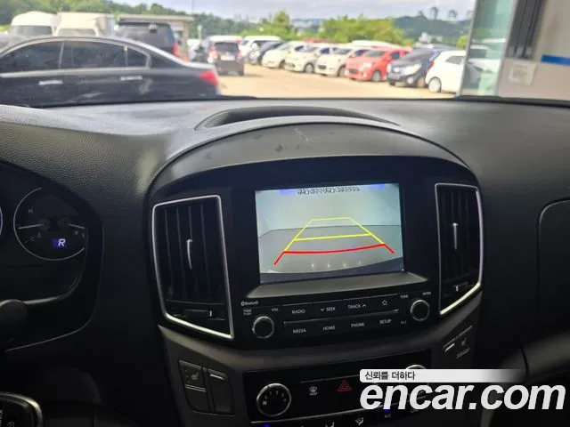 Hyundai Staria 2019 thumb 6