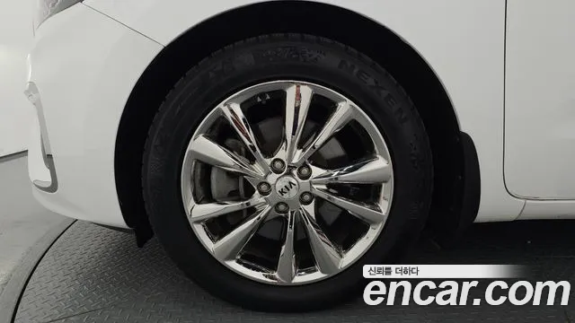 Kia Carnival 2018 thumb 5