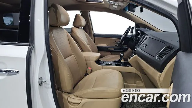 Kia Carnival 2018 thumb 3
