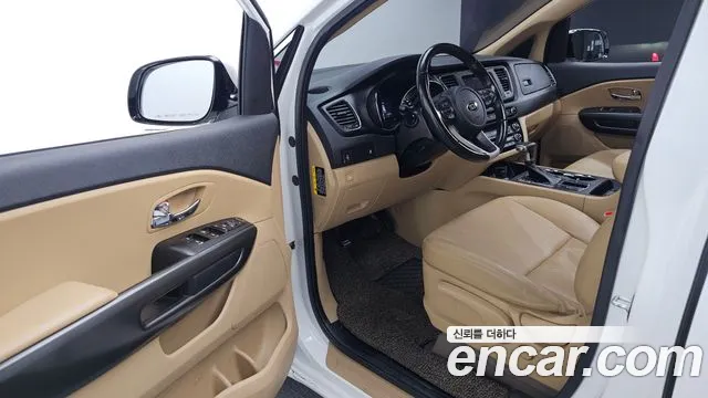 Kia Carnival 2018 thumb 10