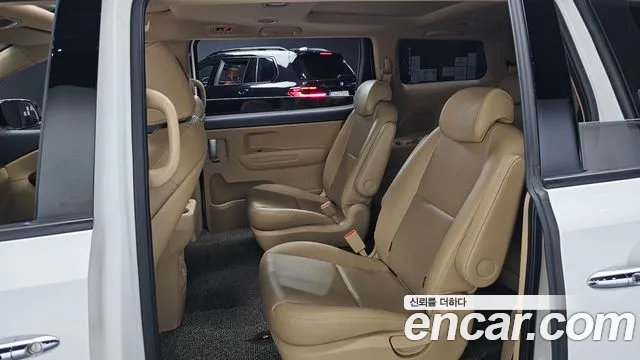 Kia Carnival 2018 thumb 8