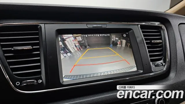 Kia Carnival 2018 thumb 4