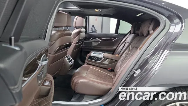 BMW 7 серии 2020 thumb 11