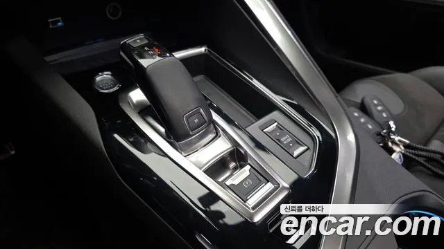Peugeot 3008 2021 thumb 6